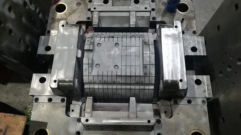 高精度压铸模具：宁波厂家的工艺解析与选型要点**
