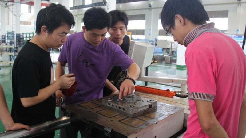 拉伸模具设计参数计算的要点解析